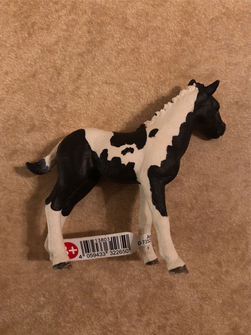 Schleich Farm World “Pinto Foal”  vinyl figure collectible [Barcode 4059433322650] - Main Image 2