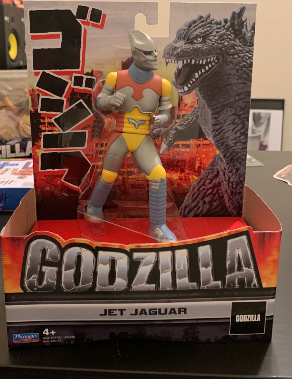 Playmates Jet Jaguar - Godzilla vinyl figure collectible [Barcode 043377354857] - Main Image 2