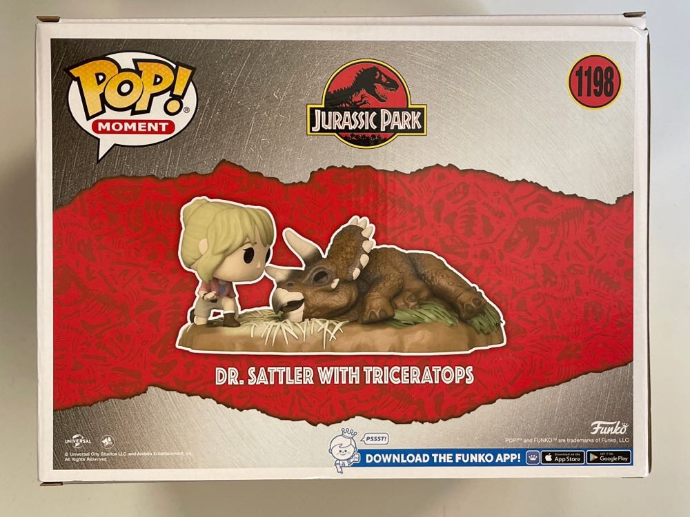 Dr. Sattler With Triceratops - Jurassic Park vinyl figure collectible [Barcode 889698624732] - Main Image 3