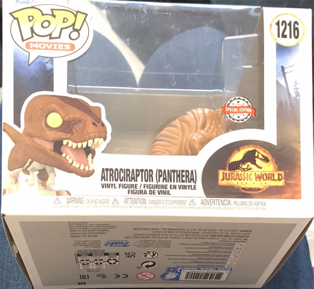 Atrociraptor (Panthera) - Jurassic World vinyl figure collectible [Barcode 889698552905] - Main Image 3