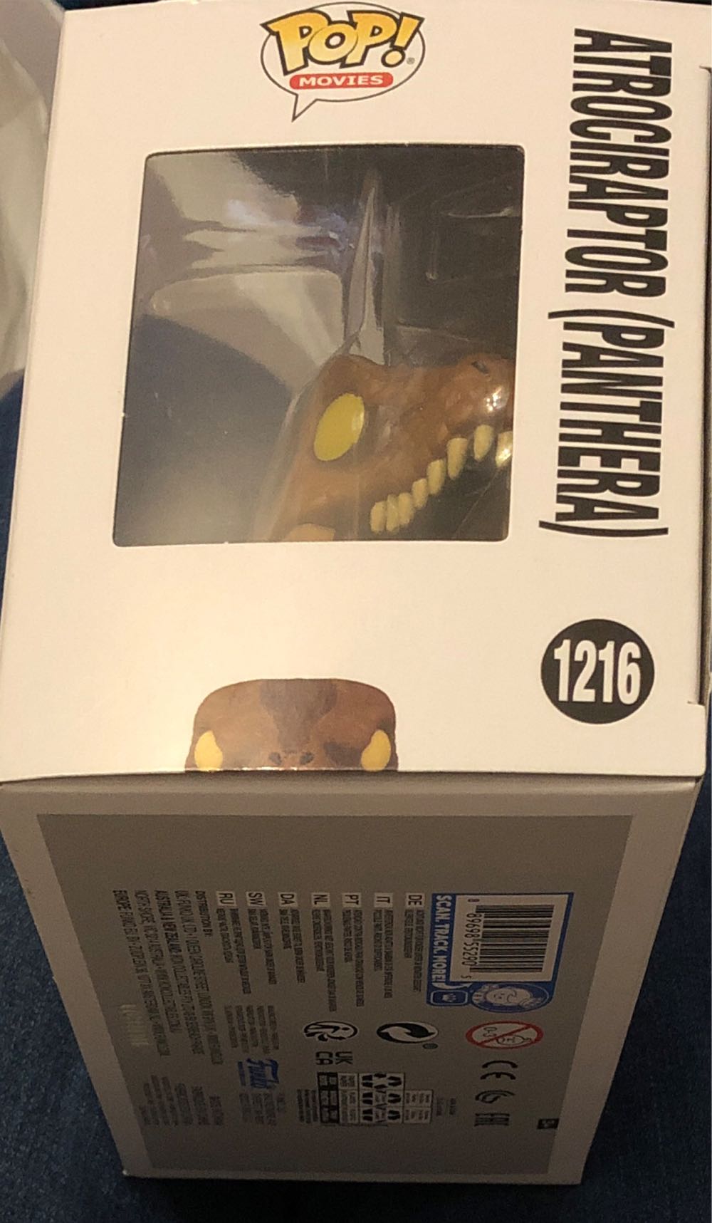 Atrociraptor (Panthera) - Jurassic World vinyl figure collectible [Barcode 889698552905] - Main Image 4