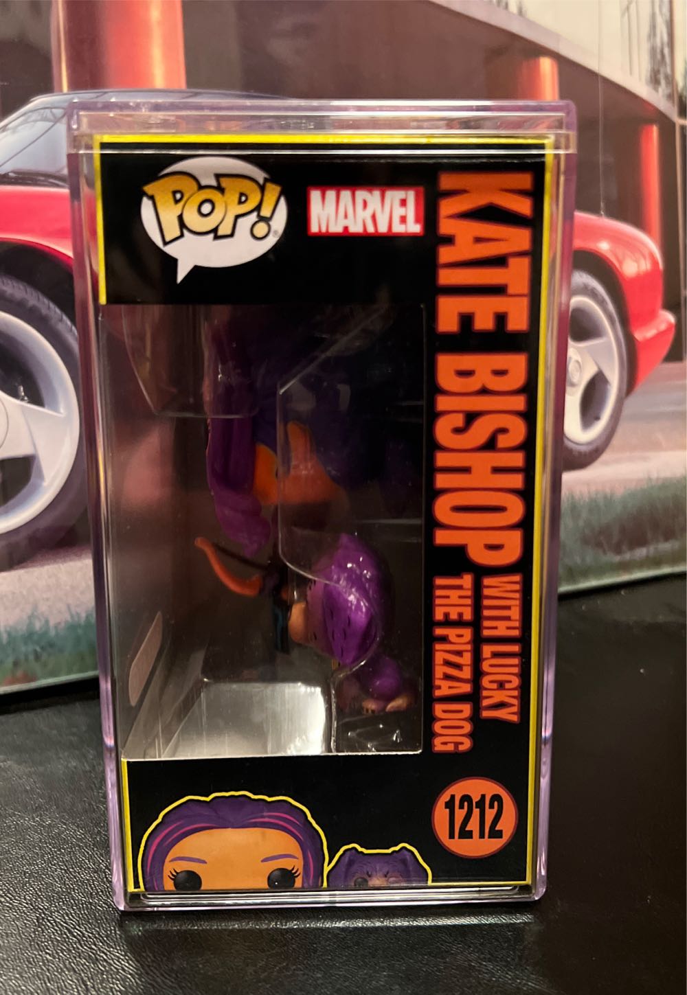 Kate Bishop (with Lucky the Pizza Dog) - Marvel Universe vinyl figure collectible [Barcode 889698627450] - Main Image 3
