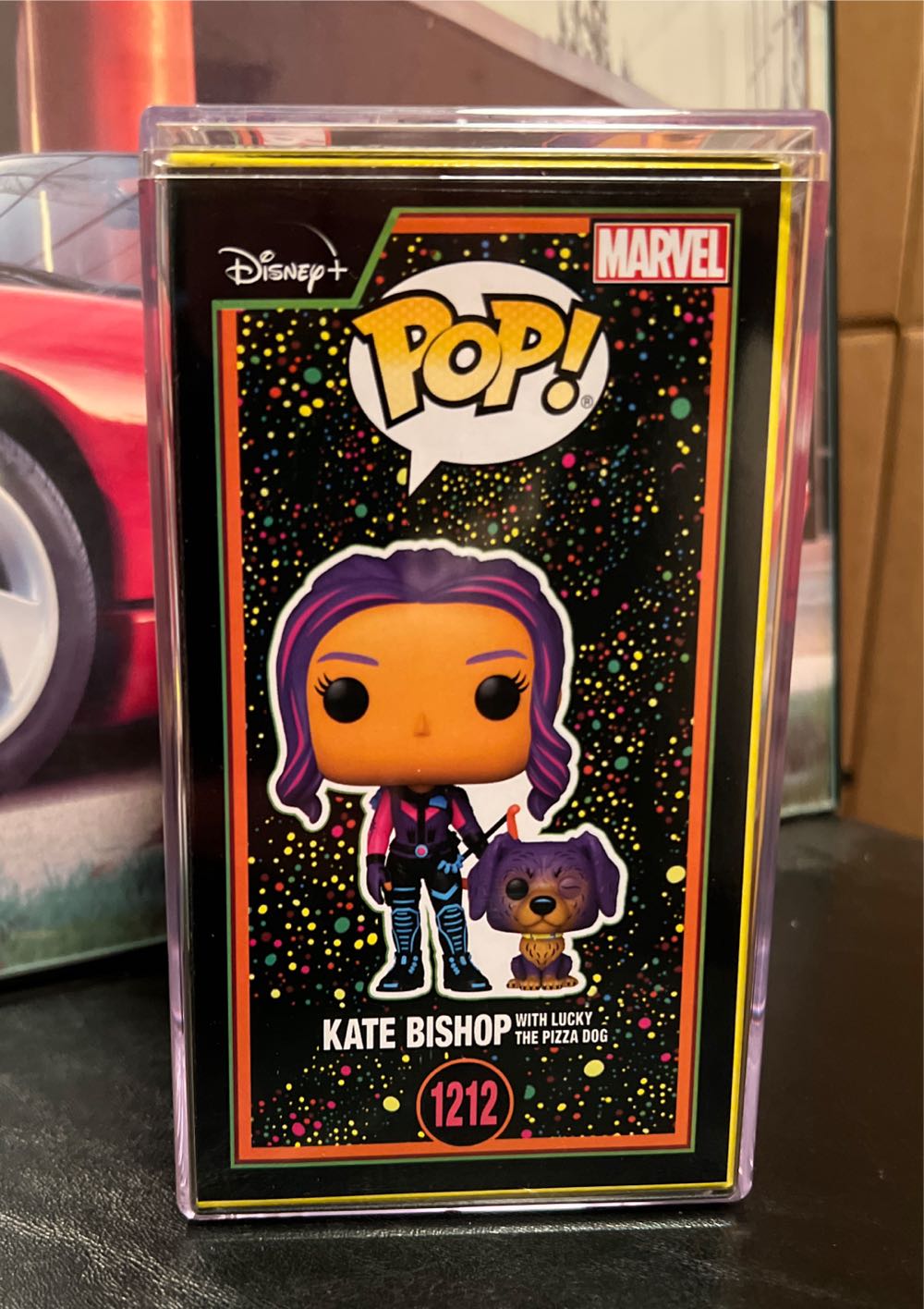 Kate Bishop (with Lucky the Pizza Dog) - Marvel Universe vinyl figure collectible [Barcode 889698627450] - Main Image 4