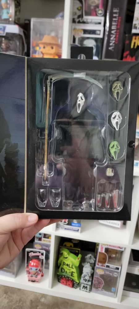 Scream: Ultimate Ghost Face - Scream vinyl figure collectible [Barcode 634482413722] - Main Image 3