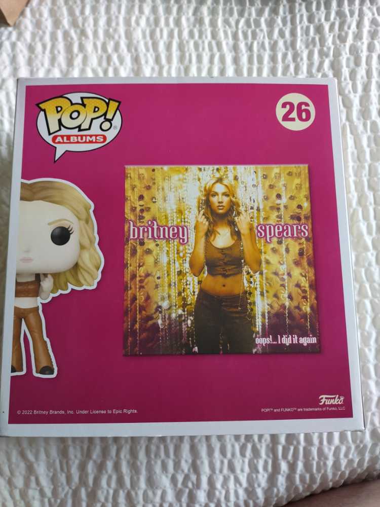 Britney Spears: Oops!…I Did it Again - Britney Spears vinyl figure collectible [Barcode 889698610858] - Main Image 2
