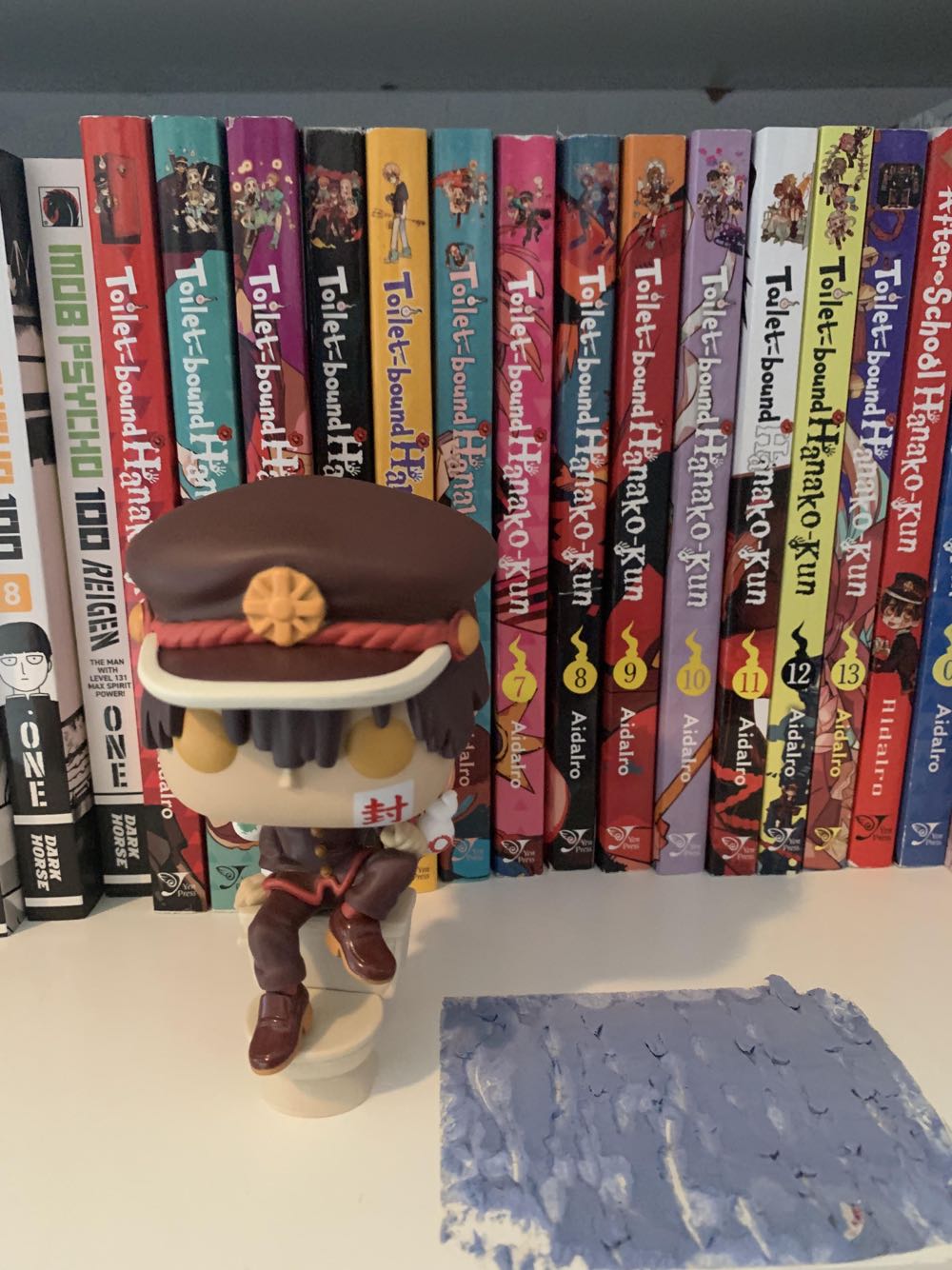 Hanako  vinyl figure collectible [Barcode 889698589550] - Main Image 4