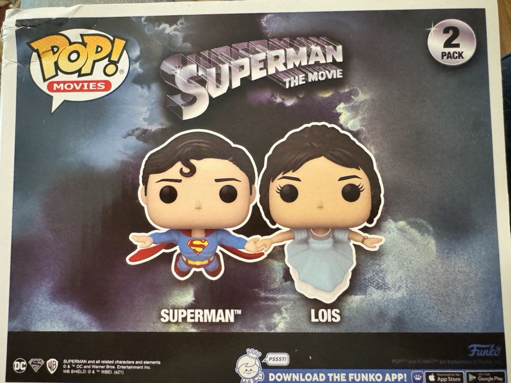 Superman And Lois Flying ZAVVI Exclusive - DC Universe vinyl figure collectible [Barcode 889698601627] - Main Image 2