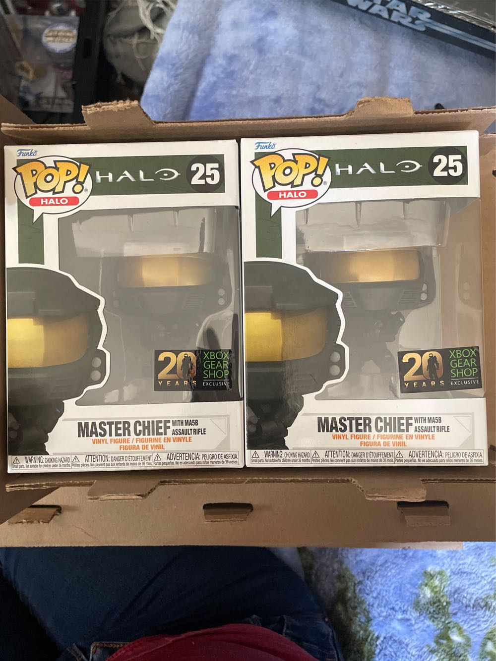 Master Chief (with MA5B Assault Rifle) - Halo vinyl figure collectible [Barcode 889698632225] - Main Image 3