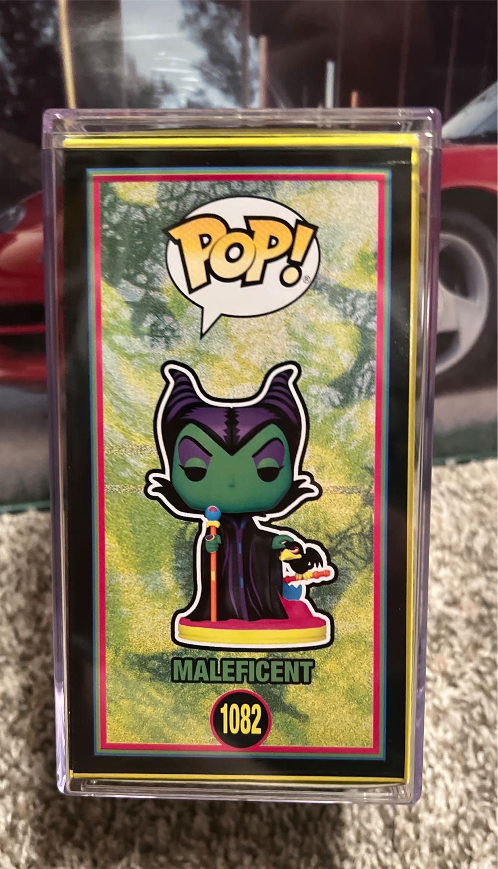 Maleficent ( Blacklight ) - Sleeping Beauty vinyl figure collectible [Barcode 889698603966] - Main Image 4