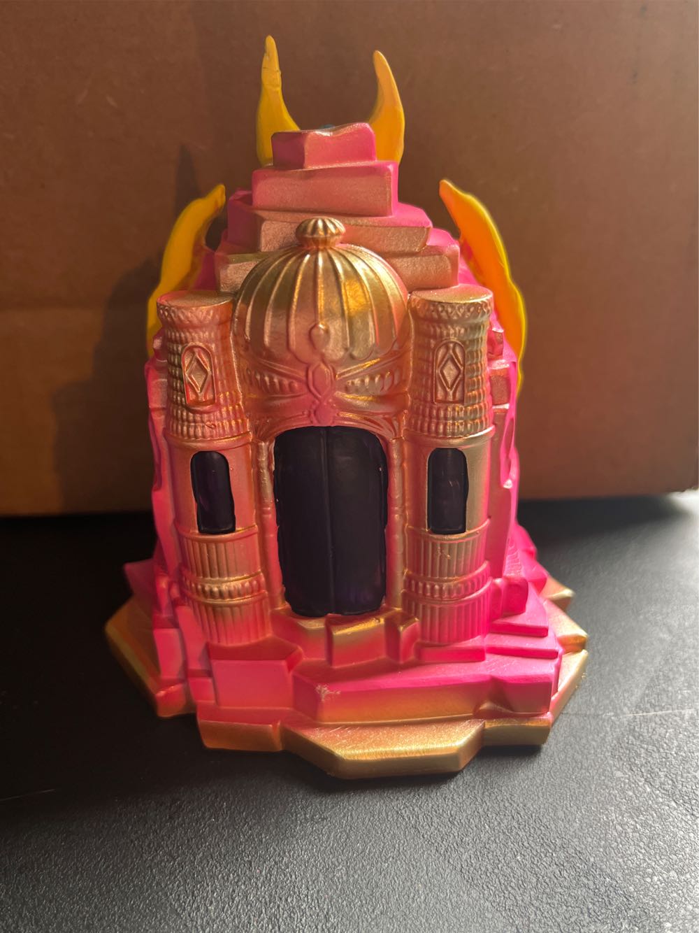 Crystal Castle  vinyl figure collectible - Main Image 2