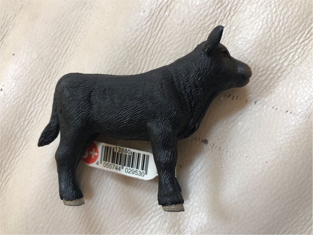 Schleich Farm World  Black Angus Calf  vinyl figure collectible [Barcode 4055744029530] - Main Image 2