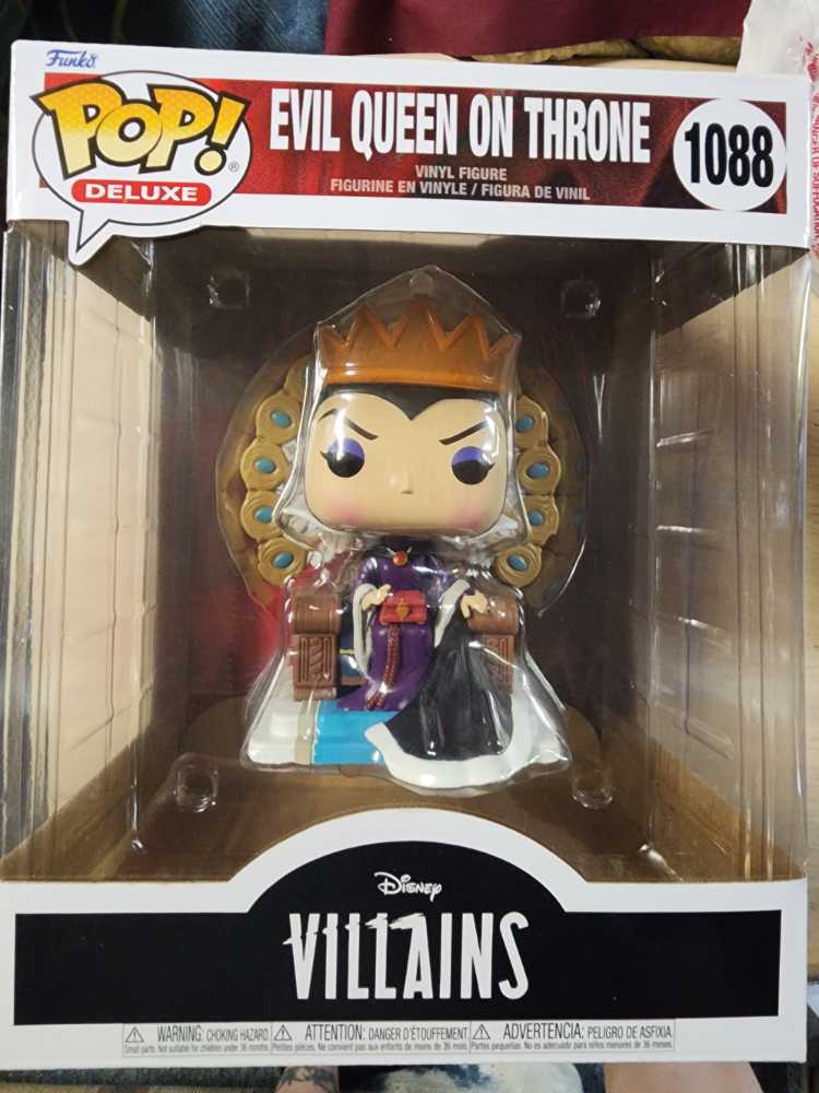 Disney-Evil Queen On Throne - Disney vinyl figure collectible [Barcode 889698502702] - Main Image 2