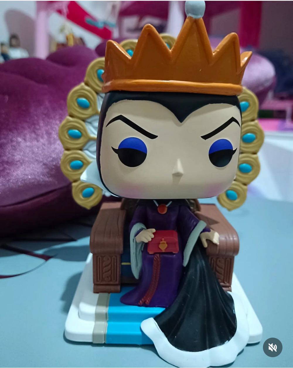 Disney-Evil Queen On Throne - Disney vinyl figure collectible [Barcode 889698502702] - Main Image 3