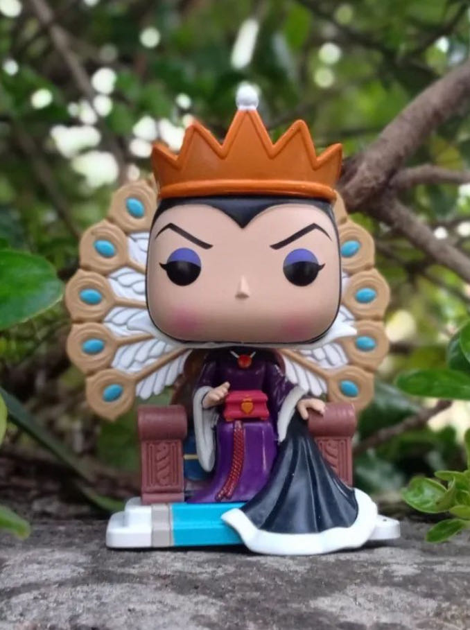 Disney-Evil Queen On Throne - Disney vinyl figure collectible [Barcode 889698502702] - Main Image 4