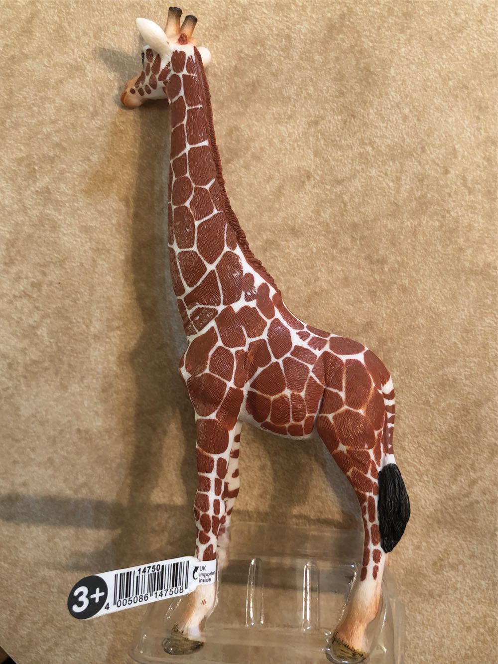 Schleich Wild Life Female Giraffe  vinyl figure collectible [Barcode 4005086147508] - Main Image 2