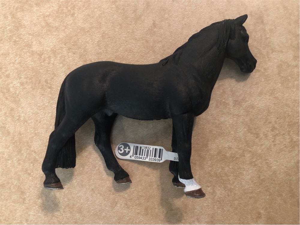 Schleich Farm World  Tennessee Walker Gelding  vinyl figure collectible [Barcode 4059433333939] - Main Image 2