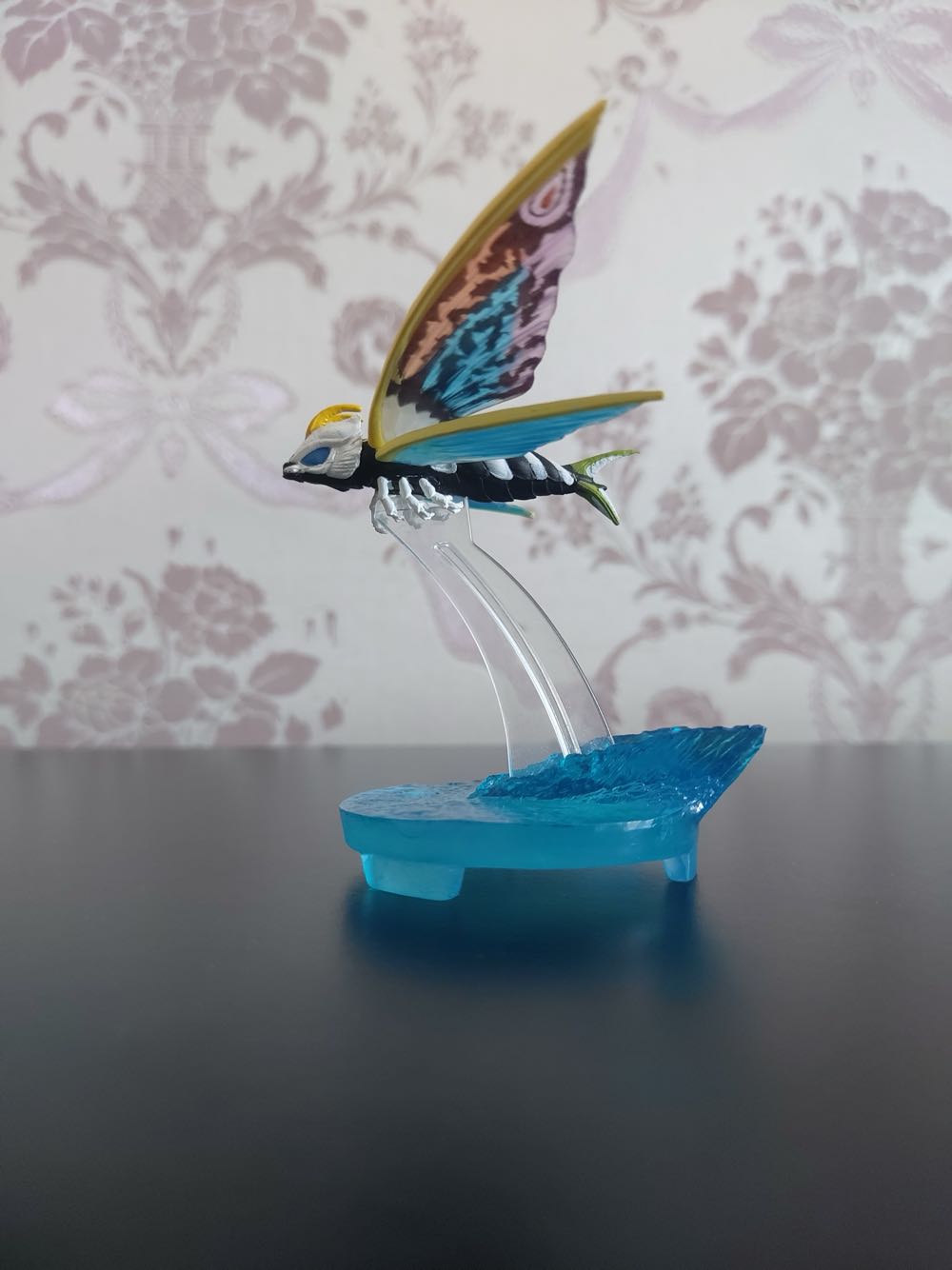 Mothra ( Bandai / 1997 ) - Godzilla vinyl figure collectible [Barcode 840049817197] - Main Image 3