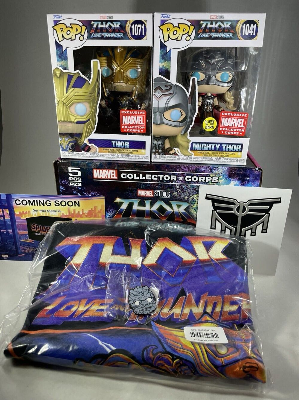 Mighty Thor Pop! 1041 (GITD) - Marvel Universe vinyl figure collectible [Barcode 889698641593] - Main Image 3