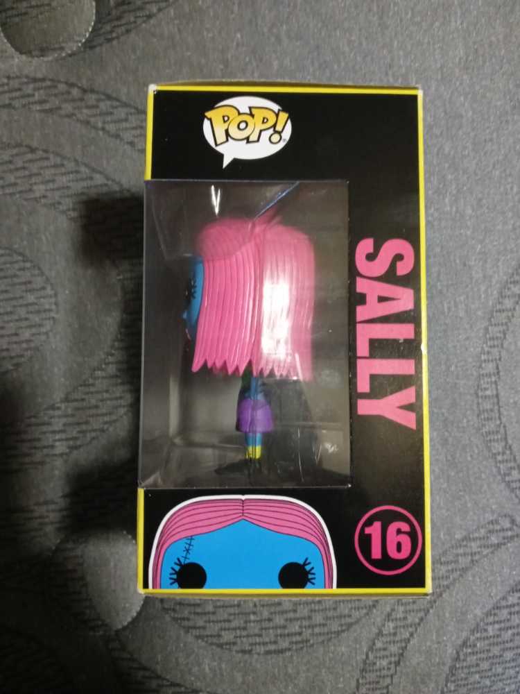 Sally #16 - Disney vinyl figure collectible [Barcode 889698639637] - Main Image 3