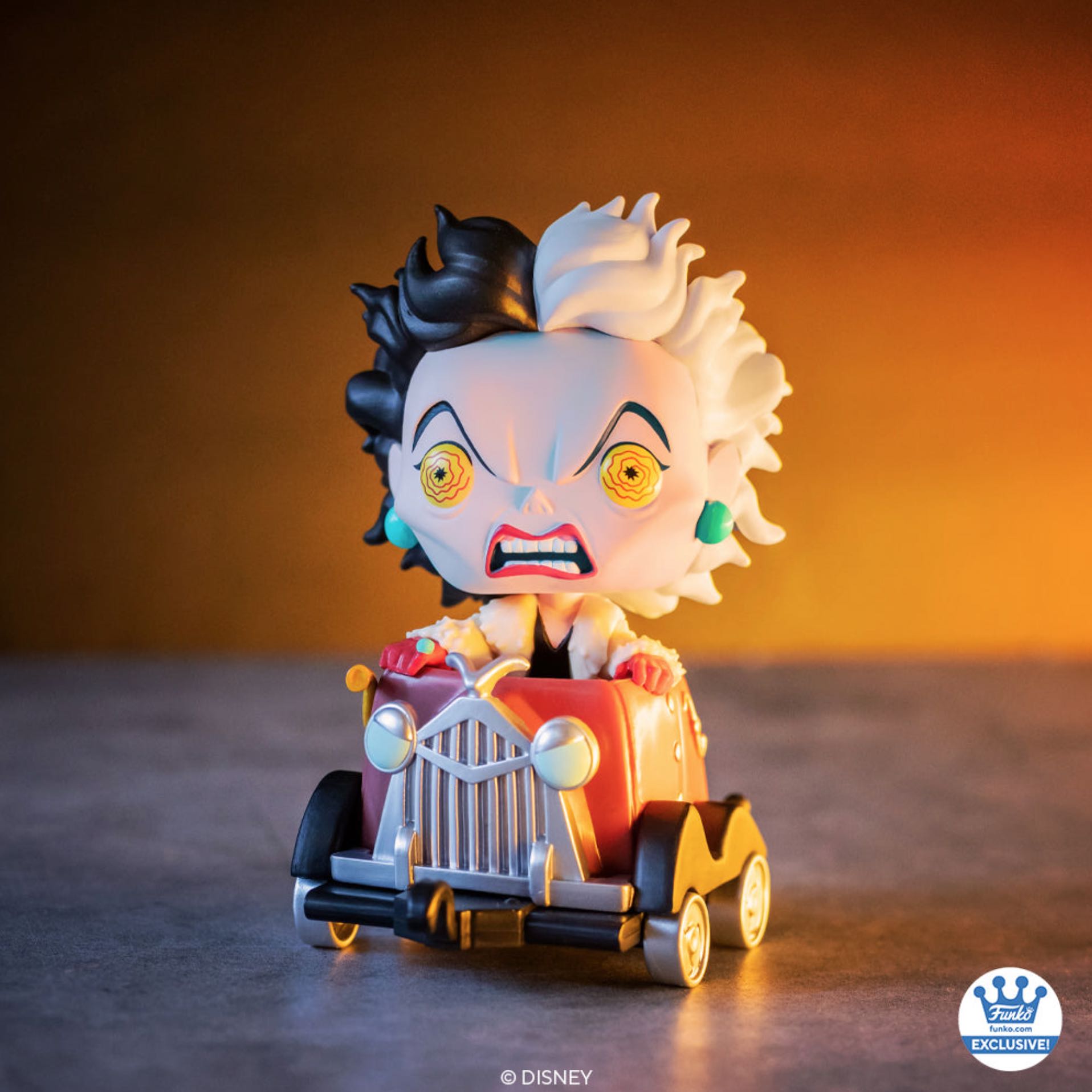 Cruella De Vil In Cart - 15 - Disney Villains - Exclusive -  Funko Pop Trains - Disney Villains vinyl figure collectible [Barcode 889698650939] - Main Image 3