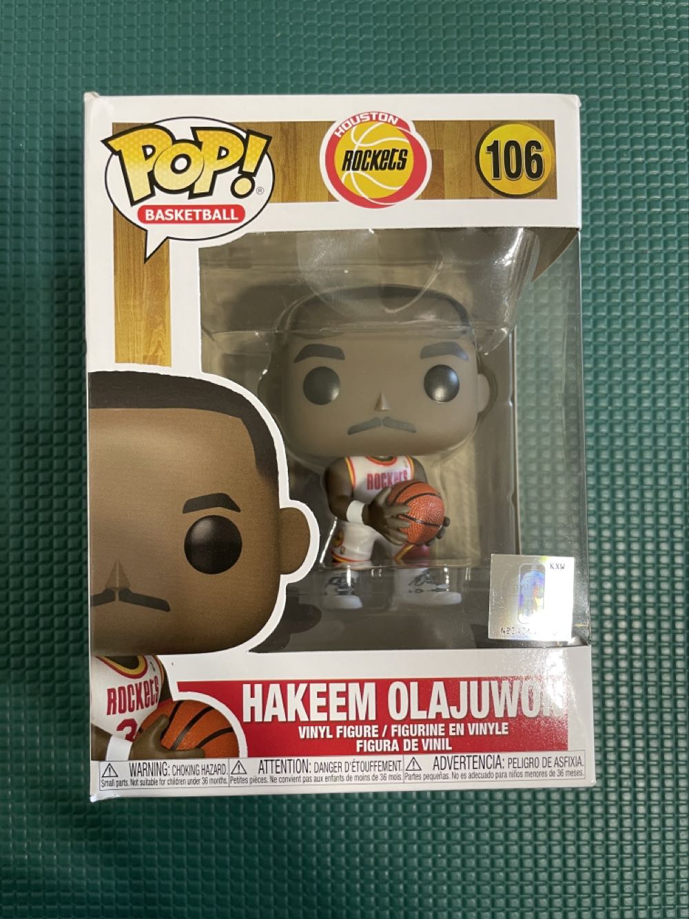 Hakeem Olajuwon - NBA vinyl figure collectible [Barcode 889698552196] - Main Image 2