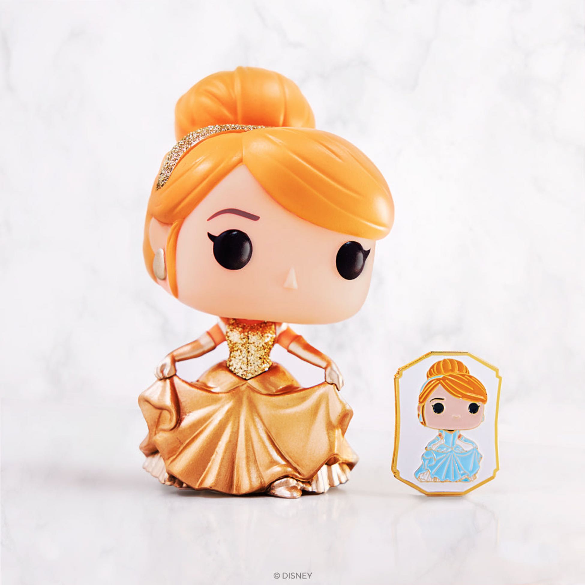 Cinderella w/ Pin - Disney Princess vinyl figure collectible [Barcode 889698565738] - Main Image 4