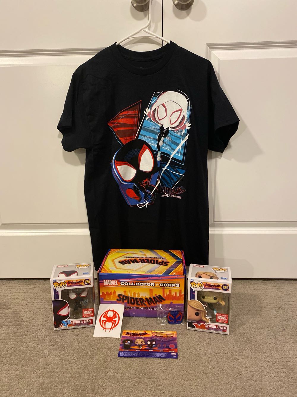 Spider-Gwen - Spider-Man vinyl figure collectible [Barcode 889698661799] - Main Image 4