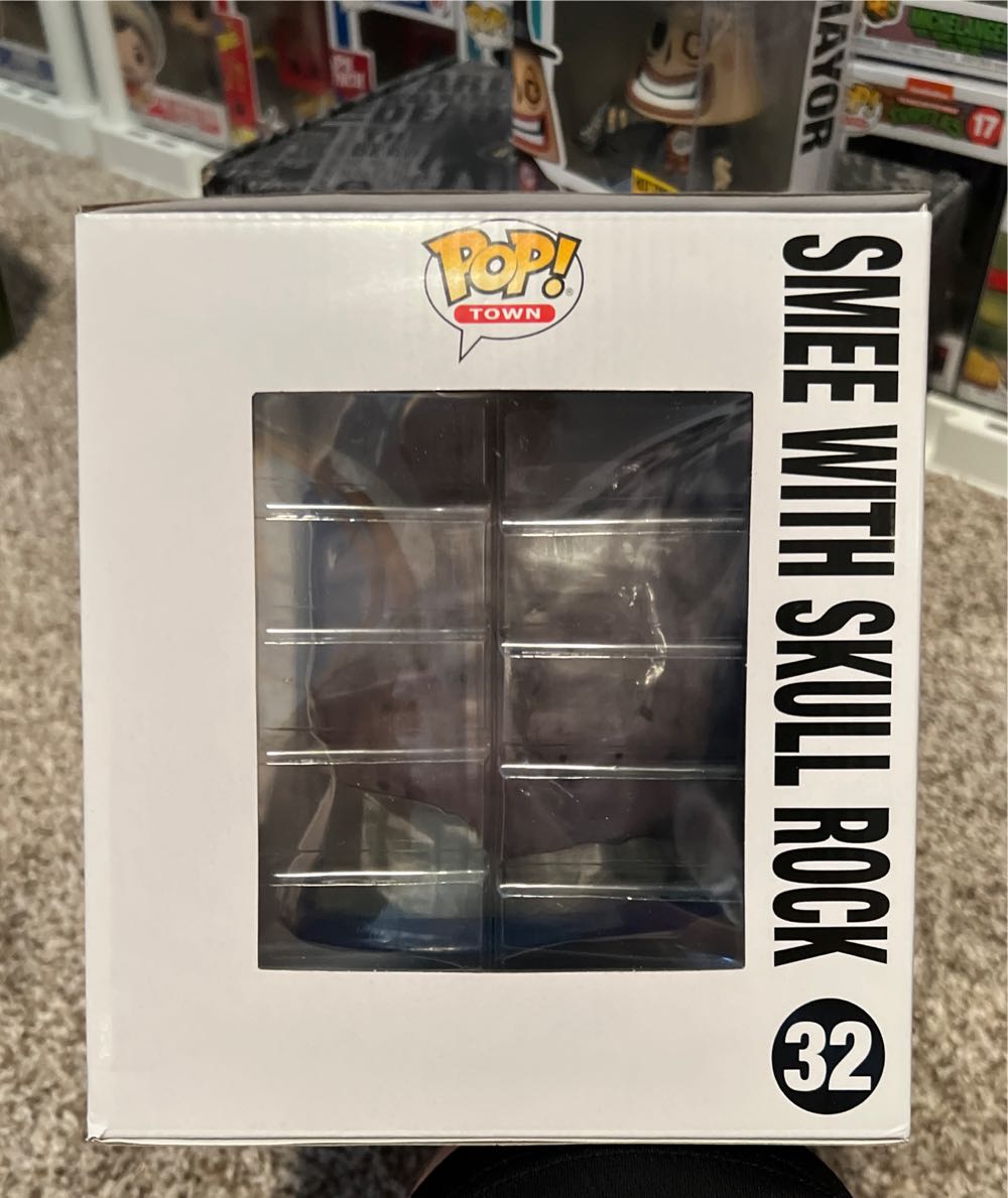 Smee With Skull Rock - Peter Pan vinyl figure collectible [Barcode 889698670371] - Main Image 3