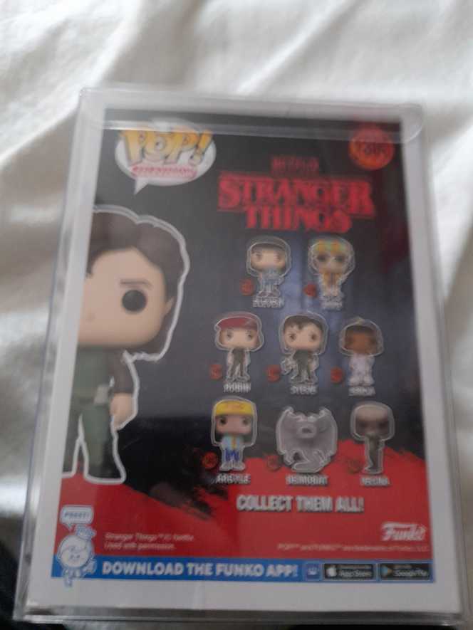 Stranger Things 4: #1300 Steve - Stranger Things vinyl figure collectible [Barcode 889698656368] - Main Image 2