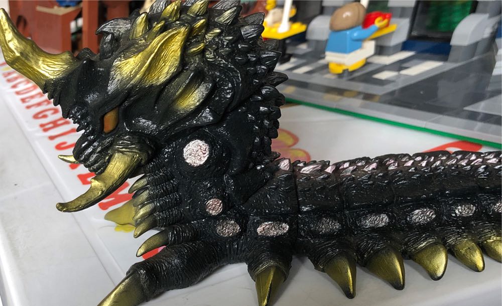 Battra ( Larva / Bandai / 1992 ) - Godzilla vinyl figure collectible - Main Image 3