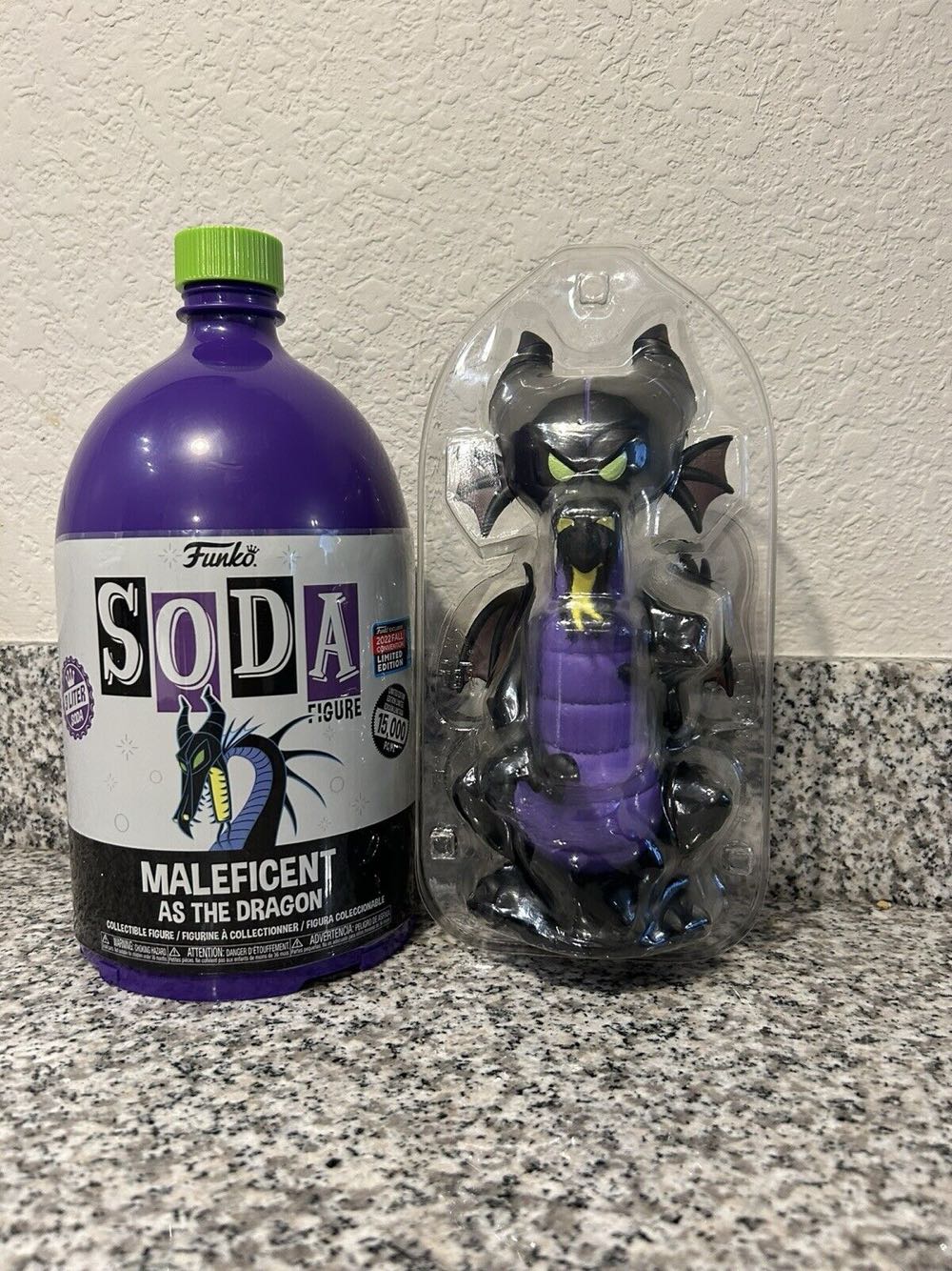 Maleficent As The Dragon 3 Liter Soda (Chase) - Snow White vinyl figure collectible [Barcode 889698658980] - Main Image 4
