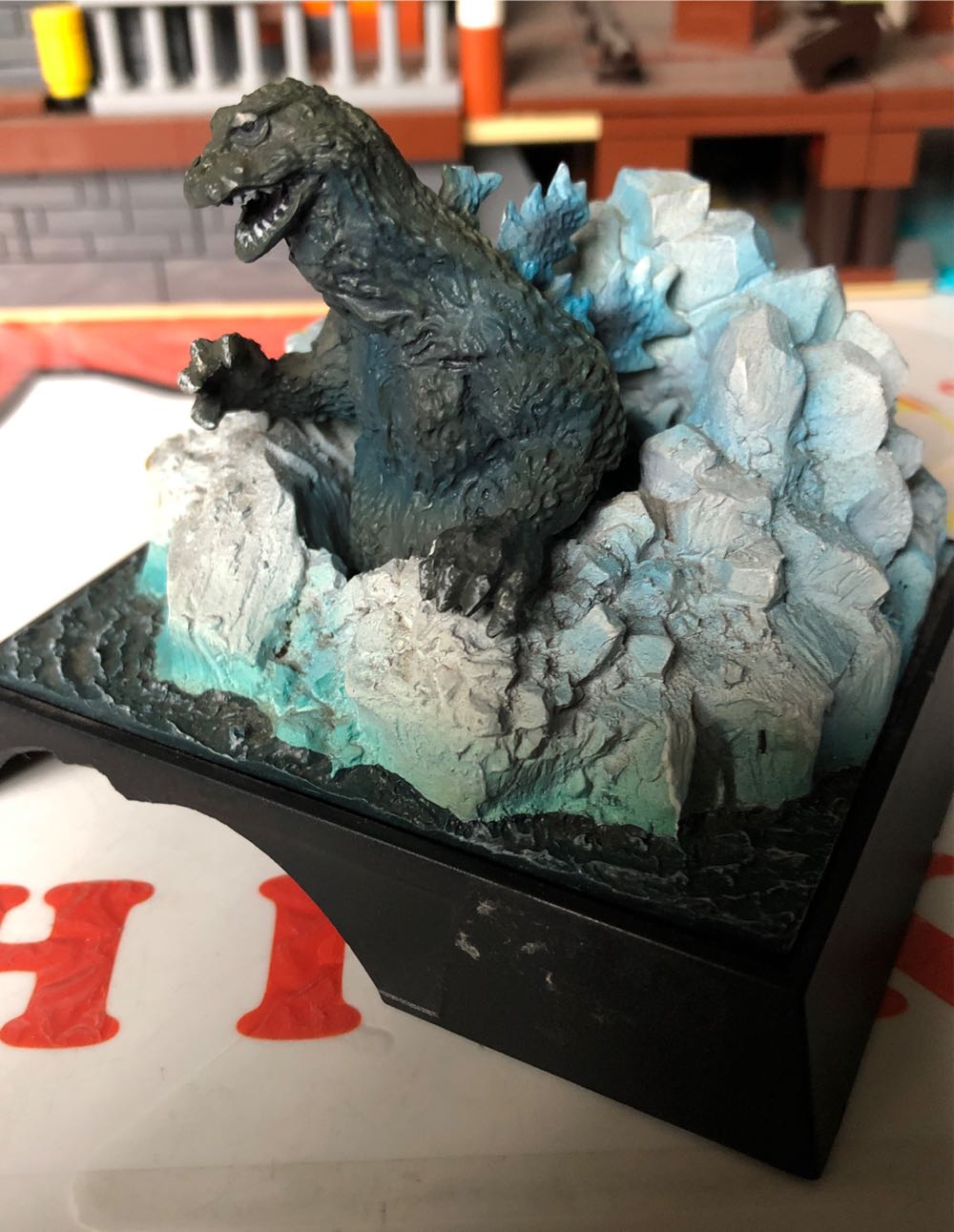 Godzilla ( Bandai / 2000 ) - Godzilla vinyl figure collectible - Main Image 2