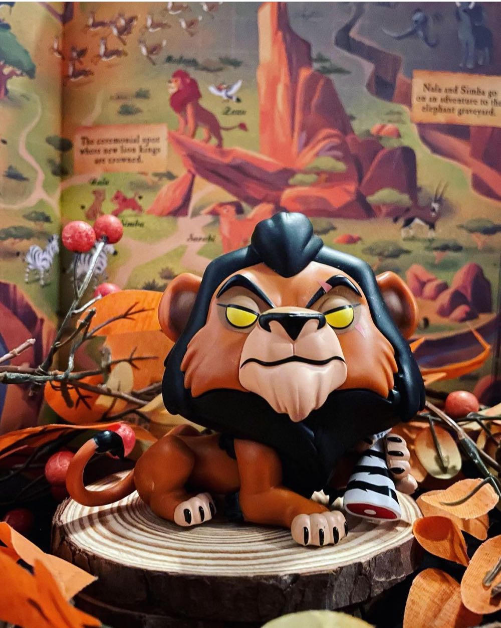 Scar - Disney Villains vinyl figure collectible [Barcode 889698589345] - Main Image 4