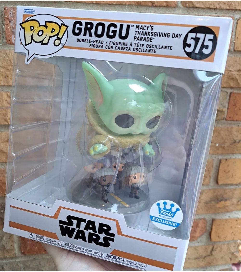 Grogu Macy’s Thanksgiving Day Parade - Star Wars vinyl figure collectible [Barcode 889698669368] - Main Image 4