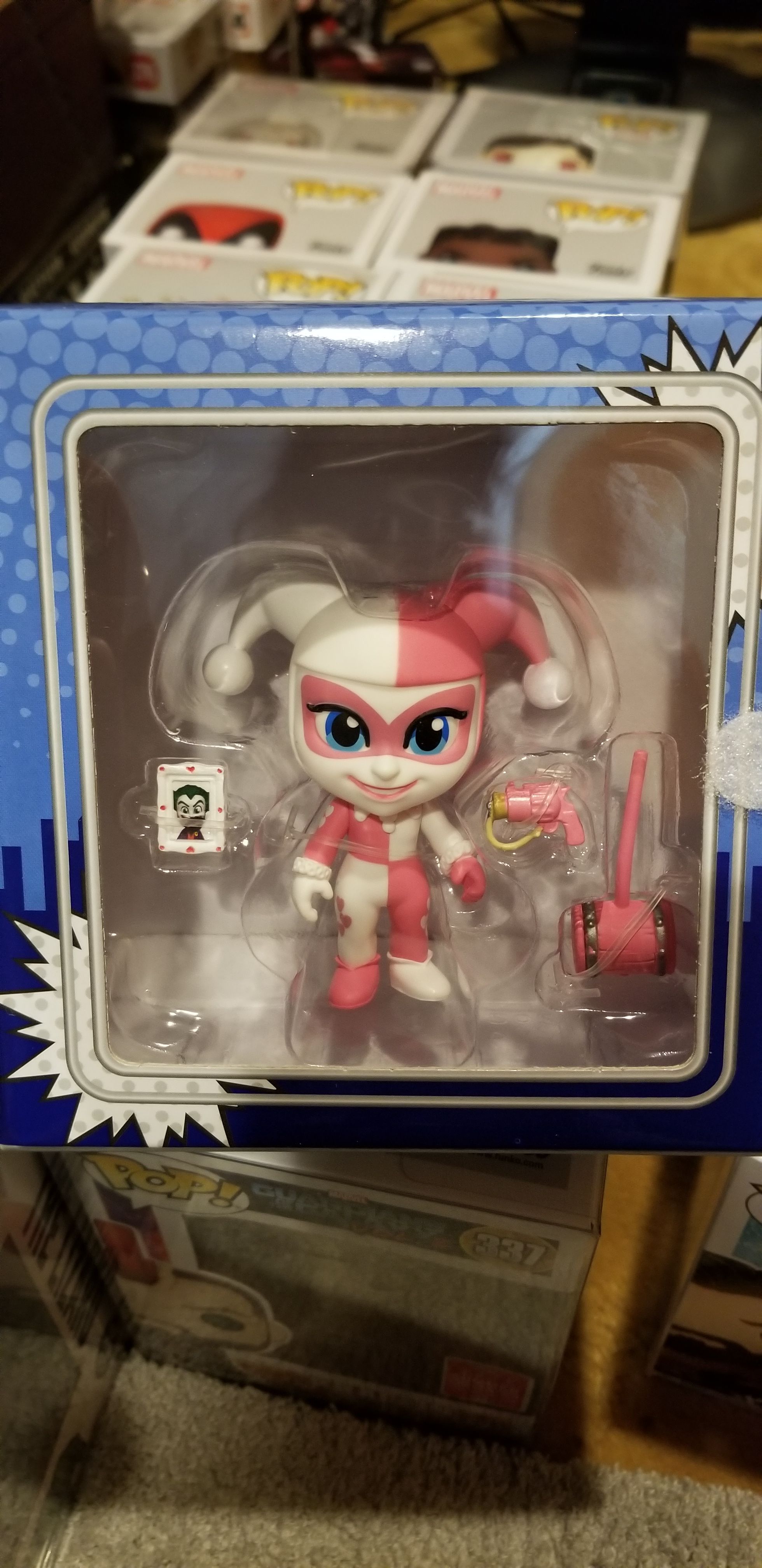 Harley Quinn  vinyl figure collectible [Barcode 889698332460] - Main Image 2