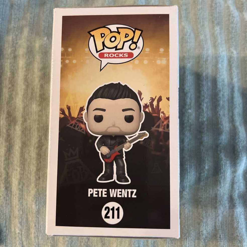 Pete Wentz - Fall Out Boy vinyl figure collectible - Main Image 4