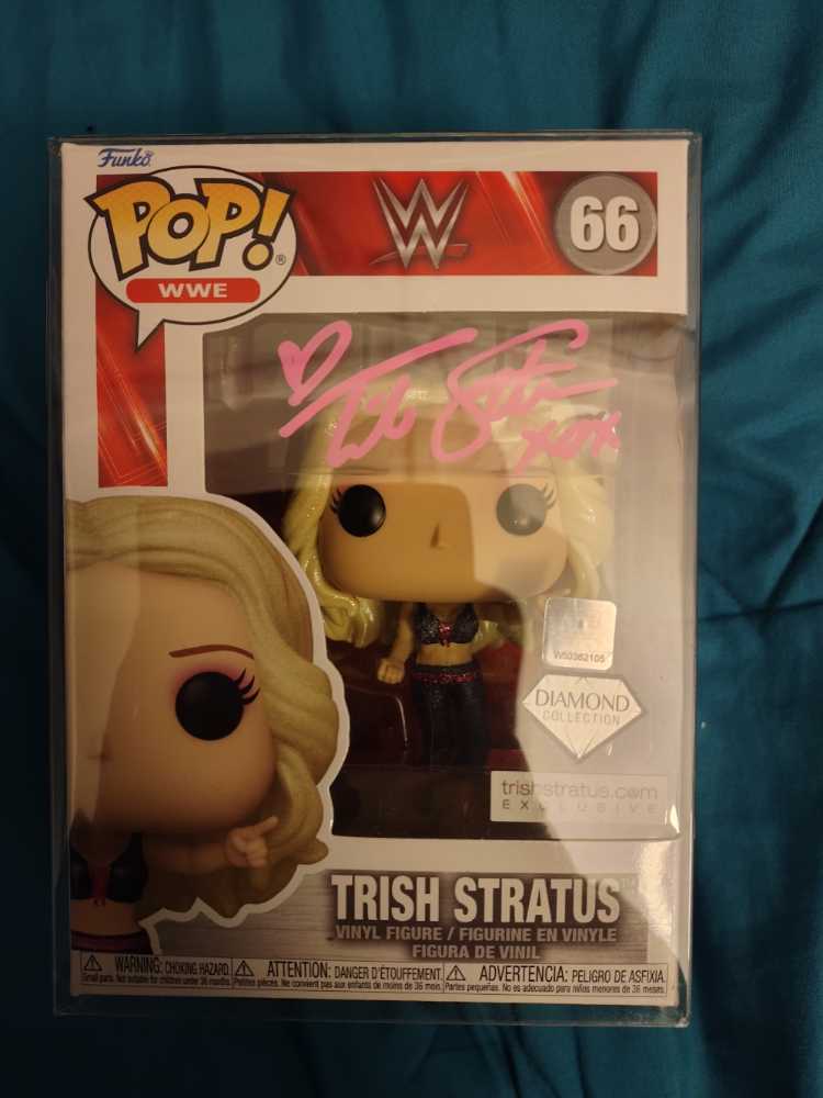 Trish Stratus - WWE vinyl figure collectible [Barcode 889698663311] - Main Image 2