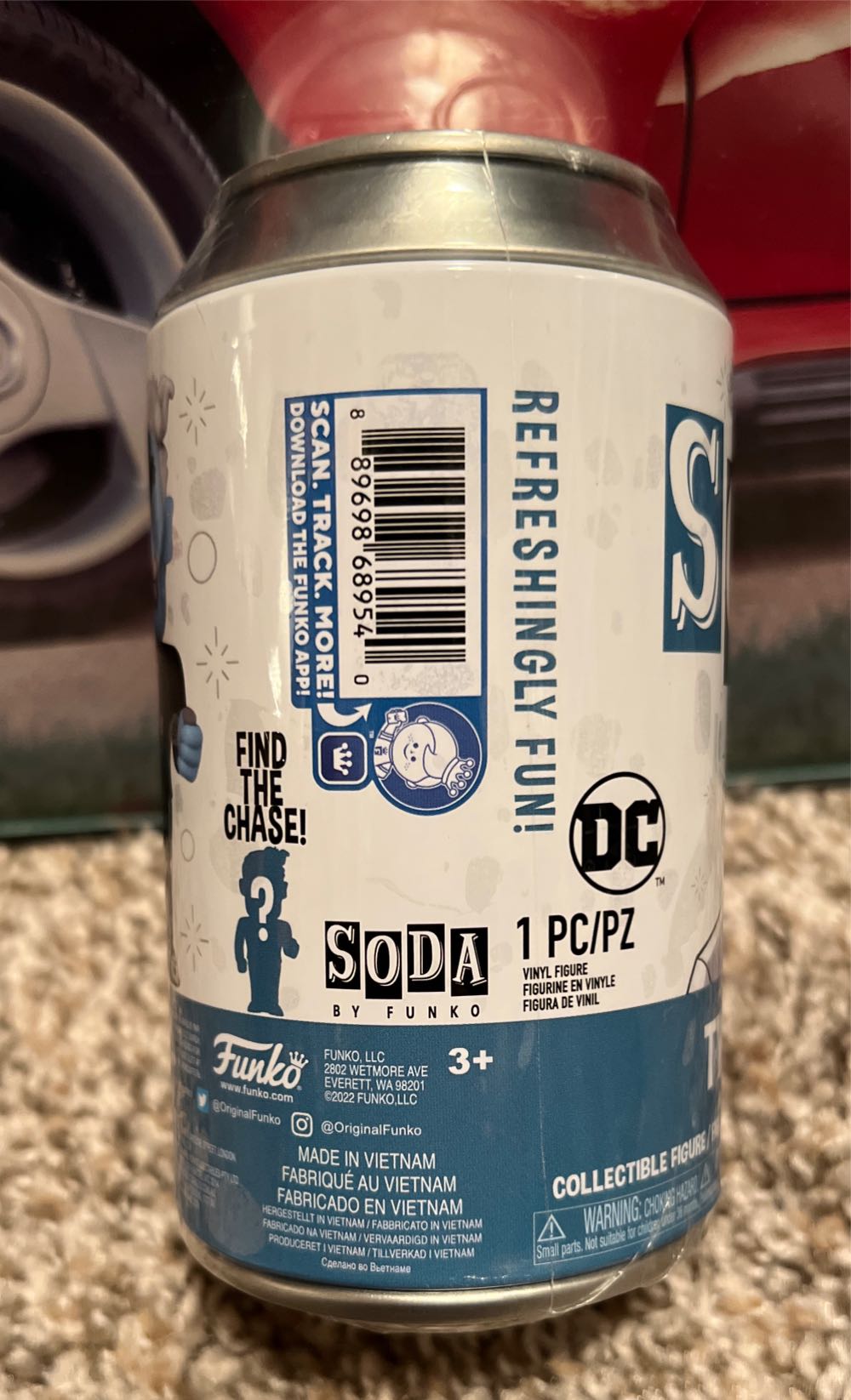 Two-Face (Soda) - Batman vinyl figure collectible [Barcode 889698689540] - Main Image 2