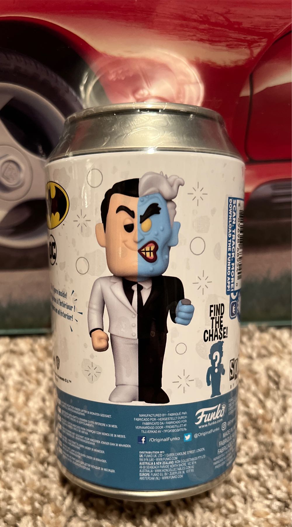 Two-Face (Soda) - Batman vinyl figure collectible [Barcode 889698689540] - Main Image 4