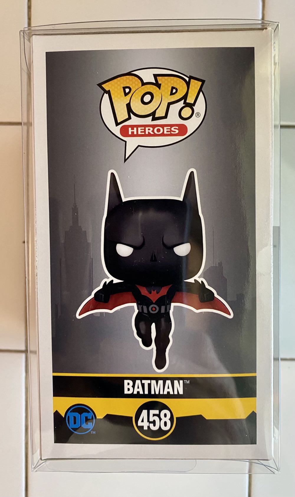 Batman Beyond - Batman Beyond vinyl figure collectible [Barcode 889698666459] - Main Image 2