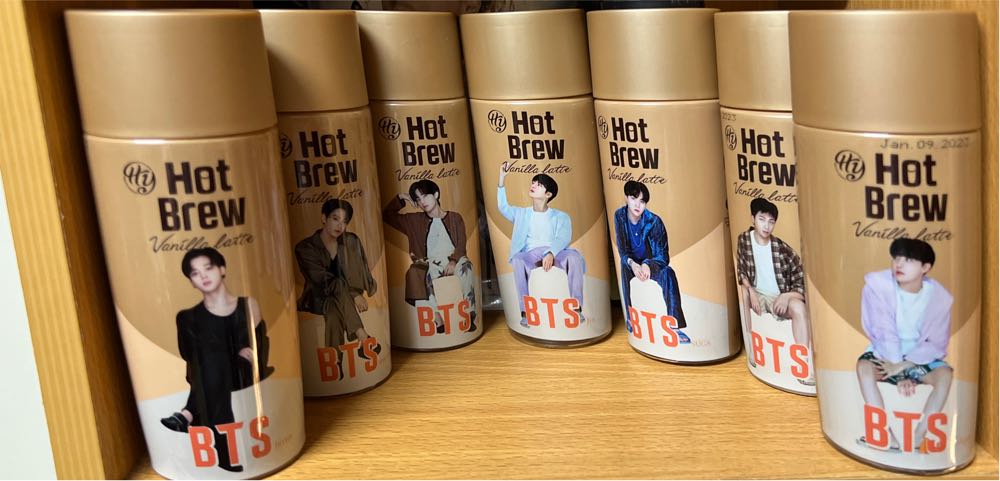 Bts Hot Brew Vanilla Latte  vinyl figure collectible [Barcode 648436122332] - Main Image 2