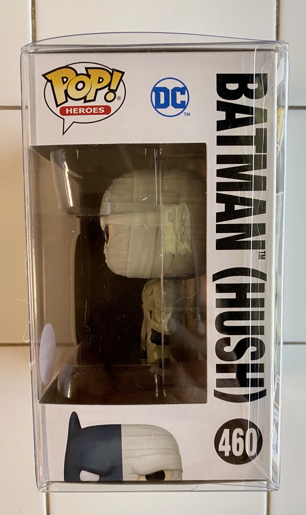 Batman (Hush) - Batman vinyl figure collectible [Barcode 889698669061] - Main Image 4