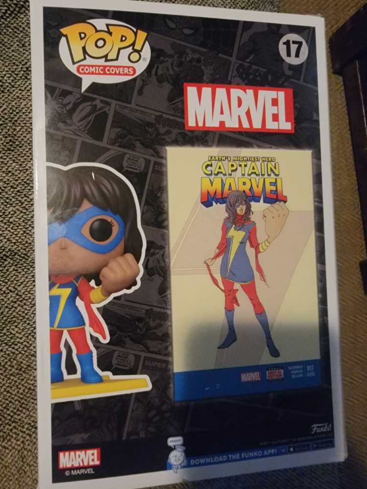 Marvel Comics: Captain Marvel - Captain Marvel vinyl figure collectible [Barcode 889698666442] - Main Image 2