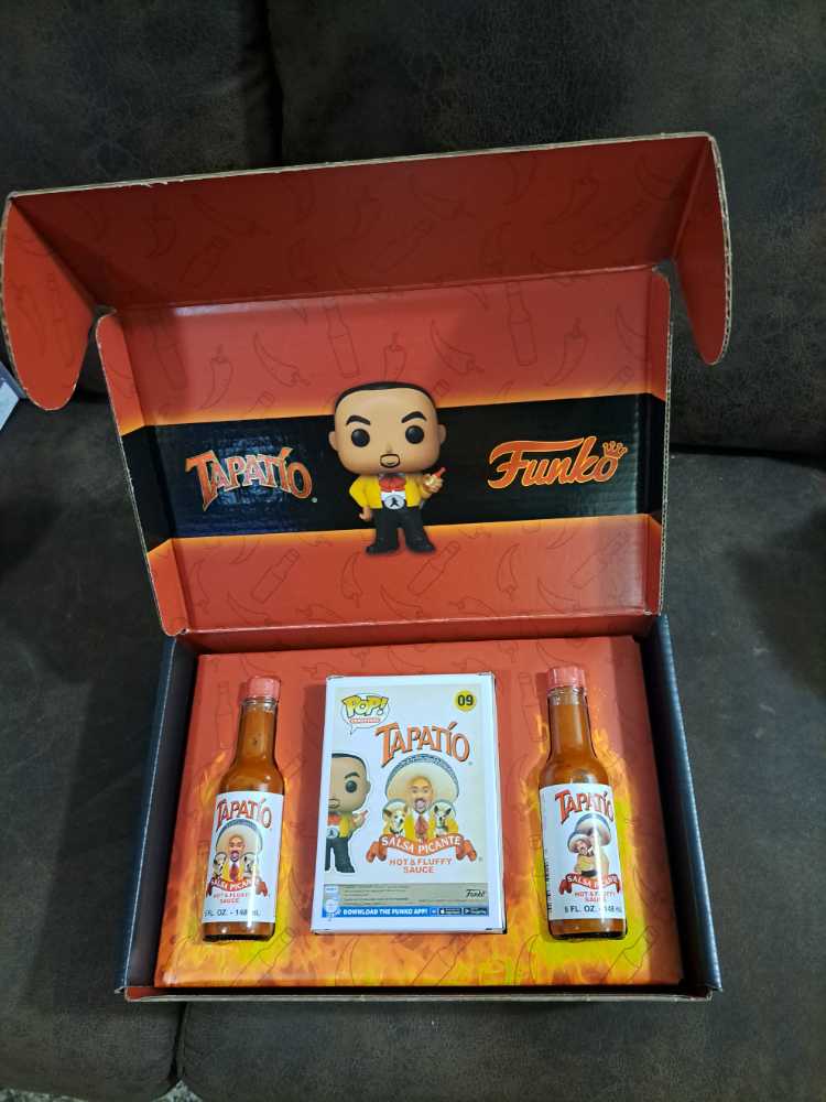 #09 Comedians: Tapatío: Tapatío Fluffy (Tapatío Edition, Autograph)  vinyl figure collectible [Barcode 889698652292] - Main Image 2