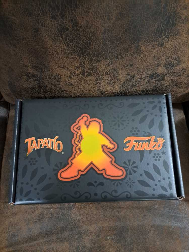 #09 Comedians: Tapatío: Tapatío Fluffy (Tapatío Edition, Autograph)  vinyl figure collectible [Barcode 889698652292] - Main Image 3