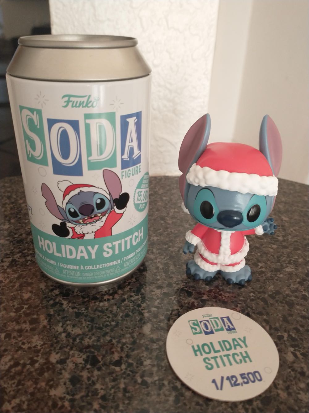 Funko Holiday Stitch Vinyl Soda - Lilo and Stitch vinyl figure collectible [Barcode 889698659772] - Main Image 4