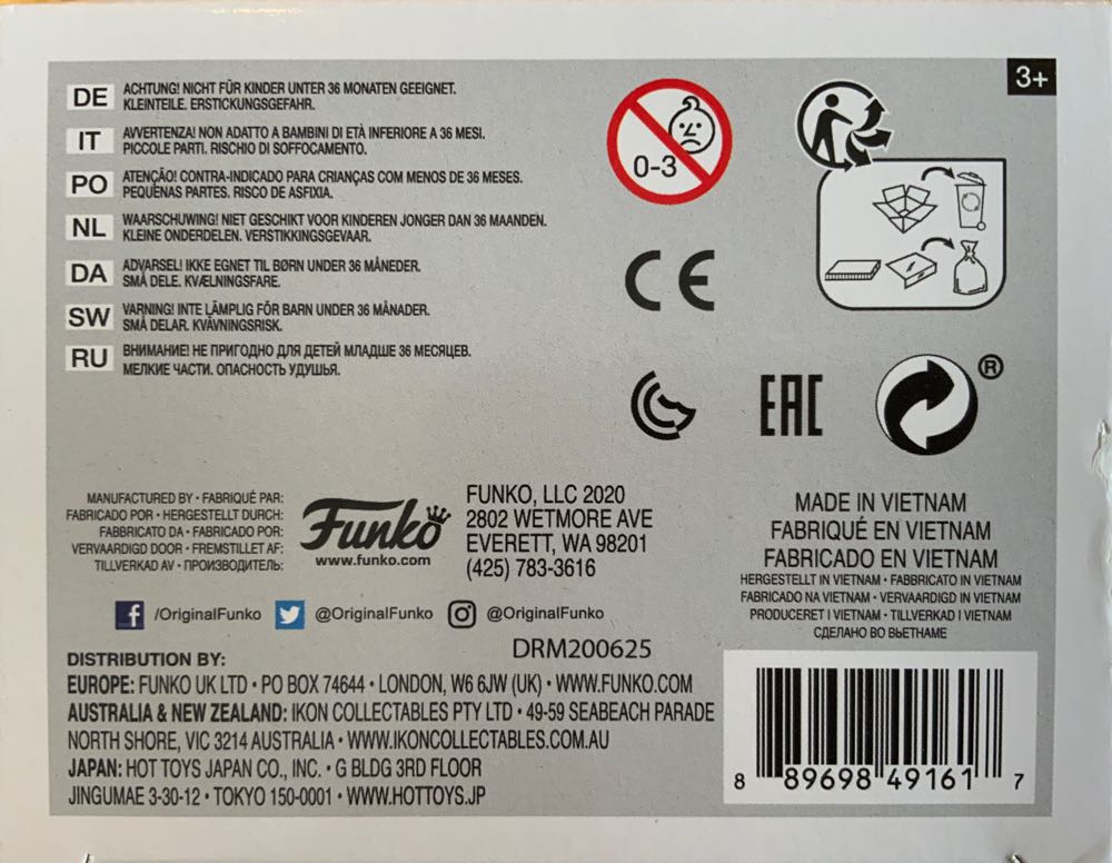 Bugs Bunny (In Fruit Hat) - Looney Tunes vinyl figure collectible - Main Image 4