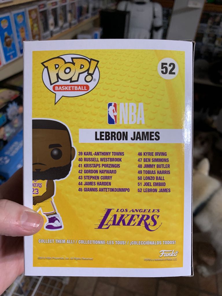 LeBron James - Yellow Jersey - NBA vinyl figure collectible [Barcode 889698372701] - Main Image 2