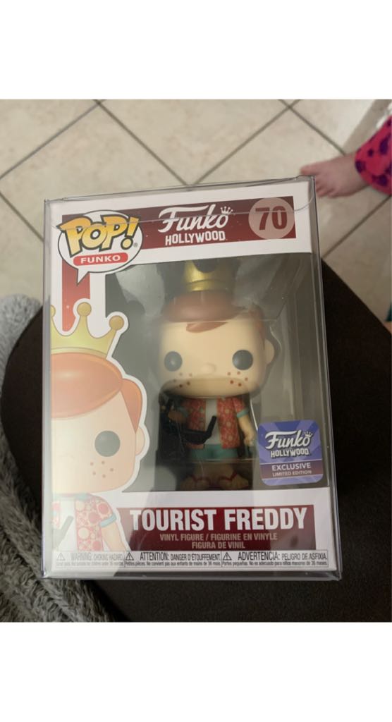 Tourist Freddy - Freddy Funko vinyl figure collectible [Barcode 889698508636] - Main Image 2
