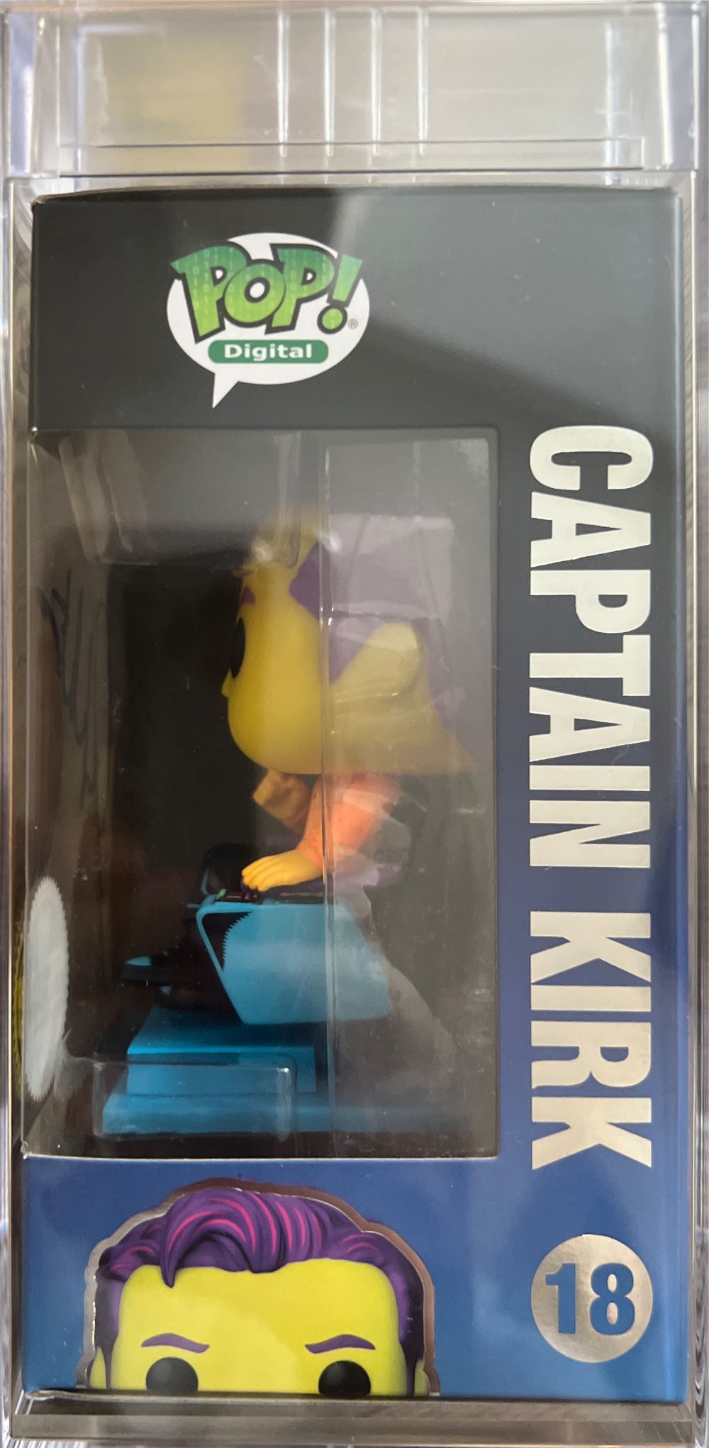 Captain Kirk - Star Trek vinyl figure collectible [Barcode 889698652223] - Main Image 3